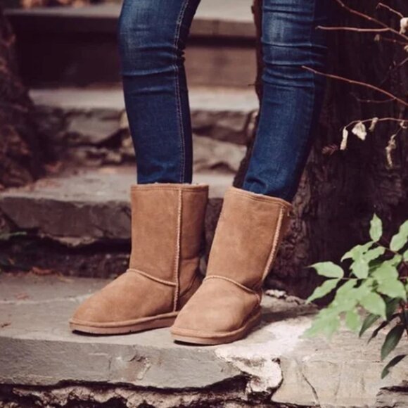 Minnetonka Shearling Suede Slip On Short Boots Women's Size 6 Chestnut Brown NEW - Picture 1 of 7